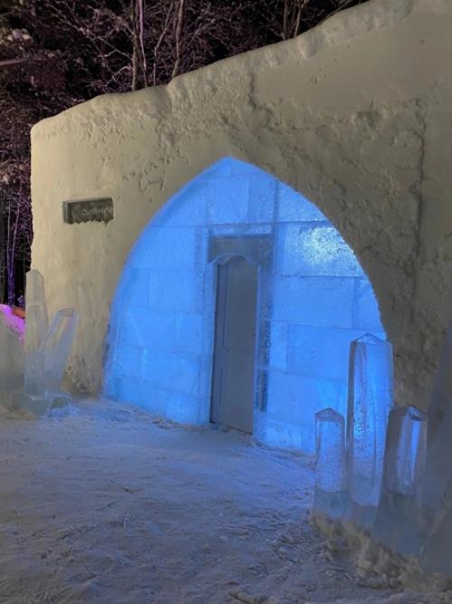 В Апатитах появилась первая ледяная галерея современного искусства. 01