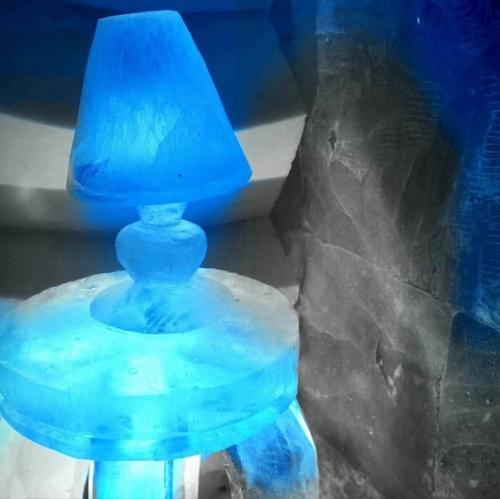 В Апатитах появилась первая ледяная галерея современного искусства. 03