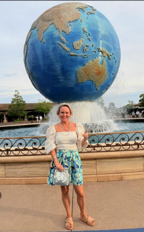 Вчера развлекалась с Chatgpt, ИИ (искусственный интеллект) - я под впечатлением. 

