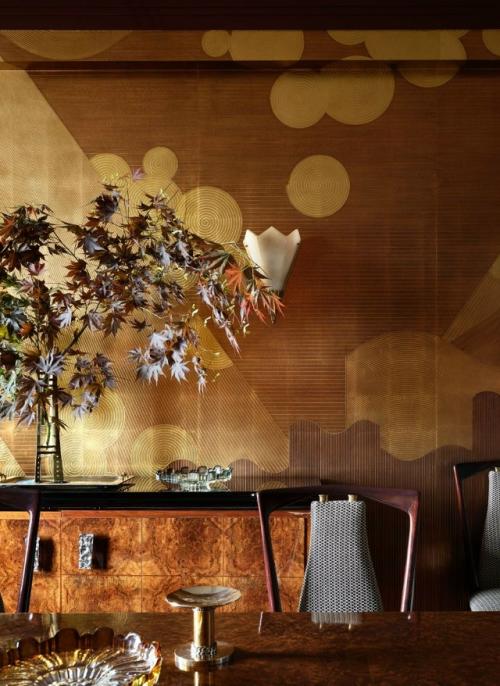 Этот интерьер родился из диалога между историей дома и страстью хозяйки к эстетике ар - деко. 01