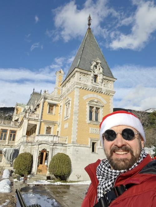 Массандровский дворец выполнен в стиле французского шато, сочетая элементы ренессанса и барокко.