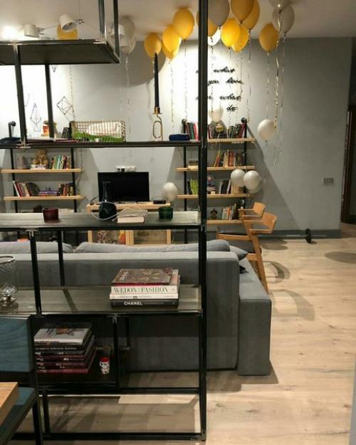 Для этой квартиры было сделано много мебели. 01