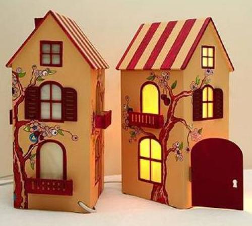 В 2011 году Анастасия Захарова готовила в художественной галерее свою персональную выставку графики, посвященную детству. 02