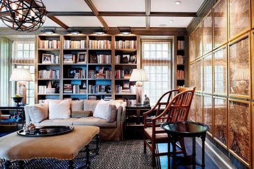 Дом находится в Лонг-айленде, в Нью-йорке.