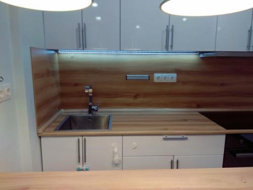 Малюсенькая квартира общей площадью 24, 3 м 2, да еще и со стенами под непрямыми углами! 02