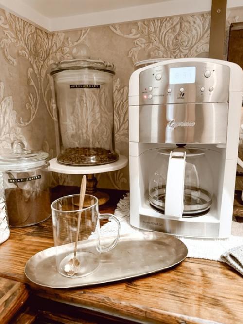 Кофейный уголок в стиле фармхаус - это отличное дополнение к любому дому, которое придает уют и тепло. 06