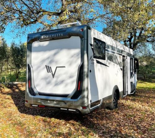 Итальянская фирма Mobilvetta начала свою работу в 1961 году как производитель мебели. 09