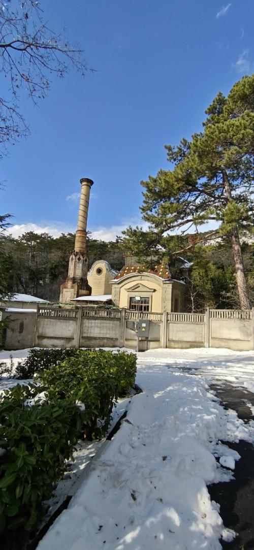 Массандровский дворец выполнен в стиле французского шато, сочетая элементы ренессанса и барокко. 05