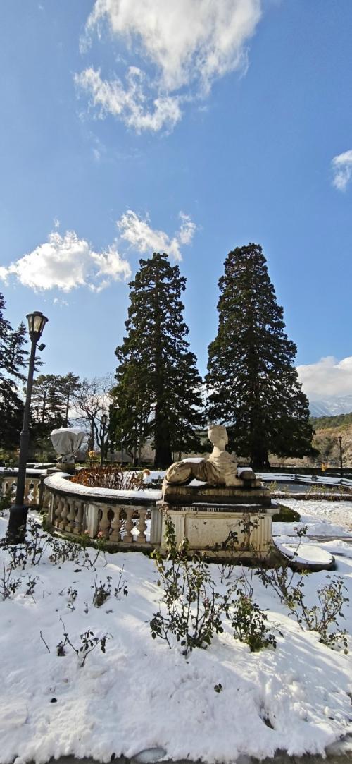 Массандровский дворец выполнен в стиле французского шато, сочетая элементы ренессанса и барокко. 04