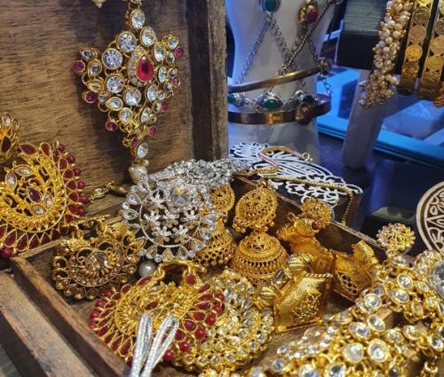 Индийский мaркет и фуд - корт Delhi Бaзaр 0+. 01