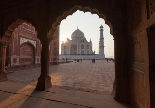 Тадж - махал без сомнения является самым известным и, возможно, самым красивым зданием в Индии. 05
