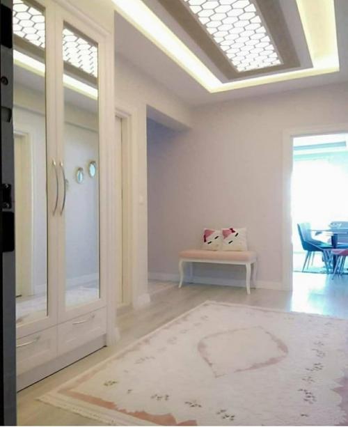 Коридор - это одна из самых важных зон в вашем доме, ведь именно через нее проходят все жильцы и гости. 03