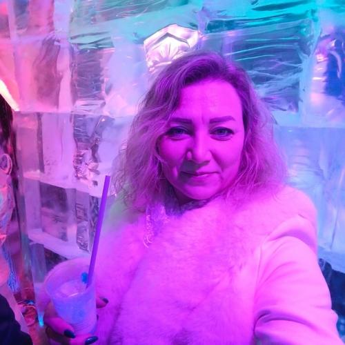 Моя экскурсия у снегурочки продолжилась - ледяной комнатой ( Морозная Экскурсия), принимающая гостей круглый год. 03