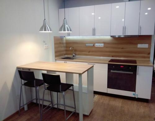 Малюсенькая квартира общей площадью 24, 3 м 2, да еще и со стенами под непрямыми углами! 01