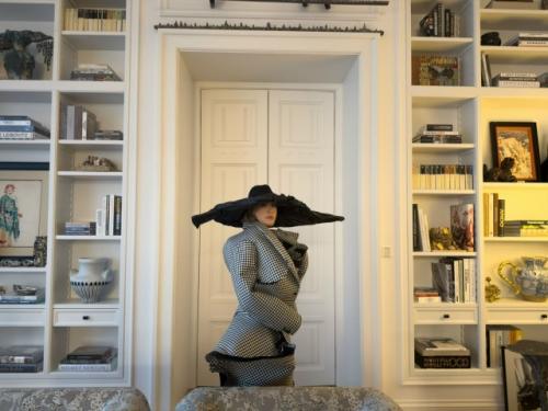 Ксения Собчак делится своими впечатлениями о роскошном интерьере своей квартиры в центре Москвы. 03