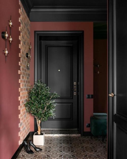 Яркий интерьер, стилизованный под период постройки дома, но не превращенный в полное ретро. 08