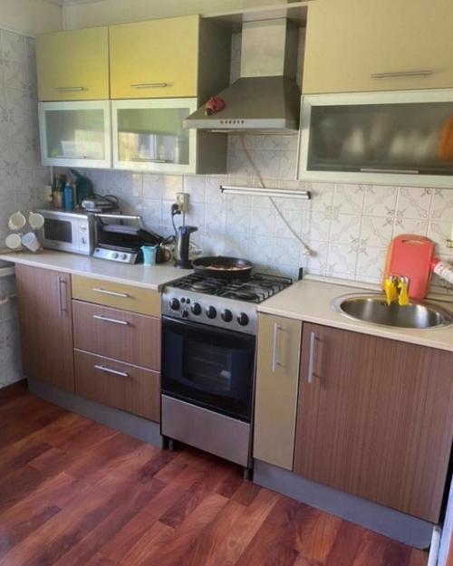 Дo/пocле. Кухня хоть и маленькая и тесноватая, но сделана довольно эргономично! 01