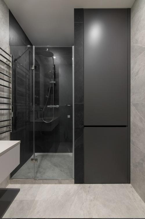 Этот проект создан для молодого человека, который работает из дома, любит готовить и не любит лишних деталей в интерьере (55 кв. 07