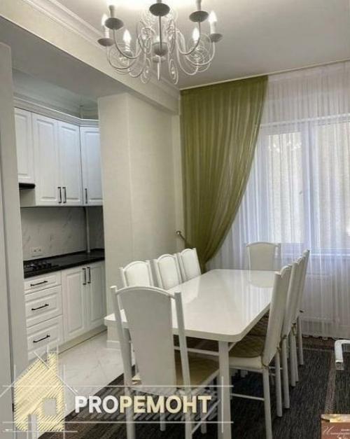 Результат ремонта. Интерьер в светлых тонах выполнен. 01