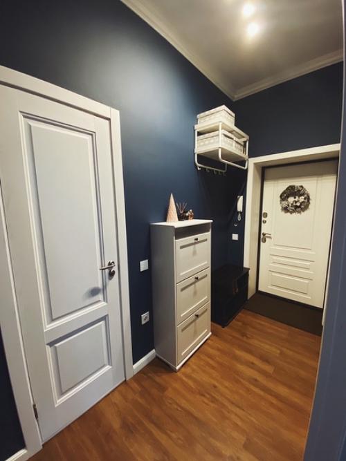 Хочу поделиться результатом, наконец - то доделали прихожую в какой-то момент решили полностью перекрасить и уйти в цвет, ни на минуту не пожалели. 02