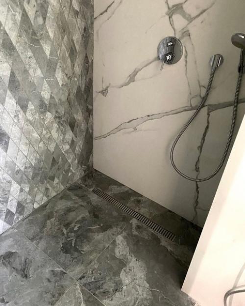 Совмещенный санузел в светлой цветовой гамме.