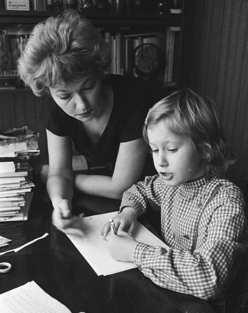 Нашел старые фотографии из квартиры семьи Собчак - вот как жили обеспеченные люди в конце 1980-х. 03