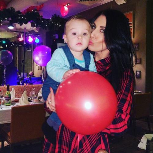 Мы проснулись и занялись дизайном интерьера в нашем новом доме?  