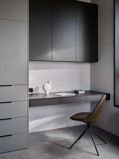 Этот интерьер - про честную индустриальную эстетику, в которой нет случайных решений. 05