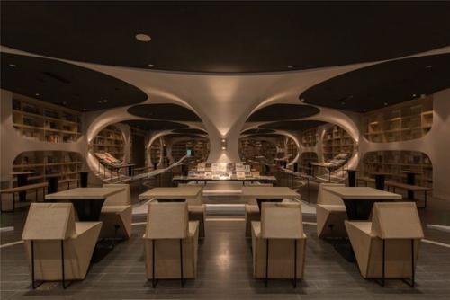 Футуристическая библиотека.  А вы бы пошли. 02