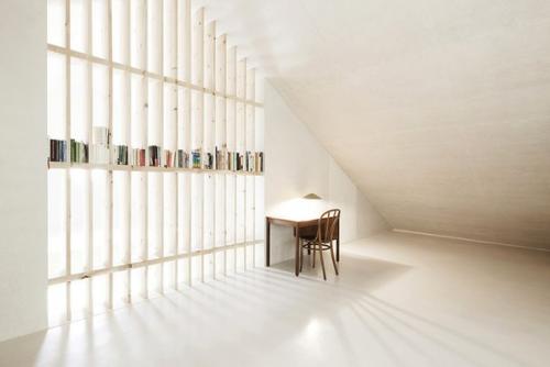 Студия Pedevilla Architekten представила комплекс из двух загородных домов для отдыха в итальянских Альпах. 07