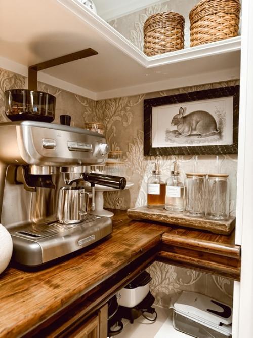 Кофейный уголок в стиле фармхаус - это отличное дополнение к любому дому, которое придает уют и тепло. 04