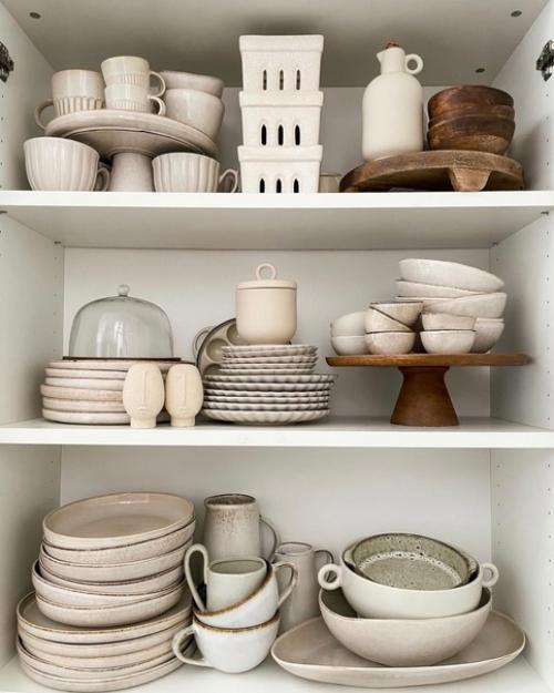 Зеленый цвет в сочетании с деталями теплых оттенков и деревом - одно из самых свежих и красивых сочетаний в современном дизайне интерьера. 02