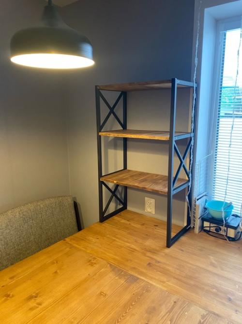 Металлическая полка для хранения. 01