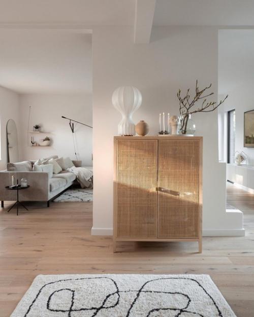 Теплый скандинавский дом в бежевых оттенках с деревянной мебелью. 04