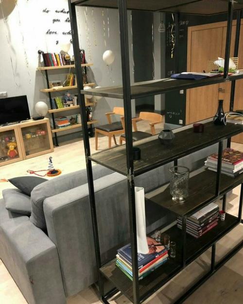 Для этой квартиры было сделано много мебели. 02