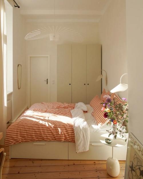 Перед сном мы предлагаем вам заглянуть в гости, в этот светлый и прекрасный оазис уюта и света. 08