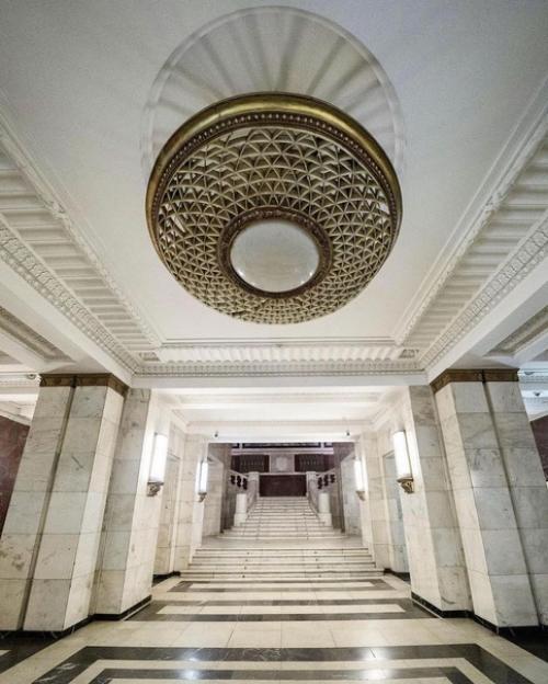 МГУ - самая высокая, самая технически оснащённая, самая населенная и самая дорогостоящая высотка из всех сталинских высотных зданий. 04