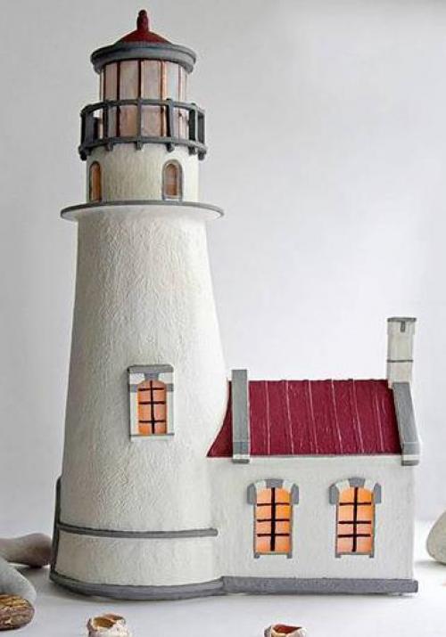 В 2011 году Анастасия Захарова готовила в художественной галерее свою персональную выставку графики, посвященную детству. 01