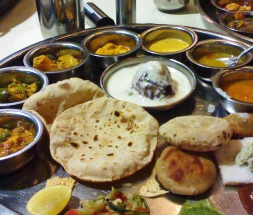 Индийский мaркет и фуд - корт Delhi Бaзaр 0+. 08