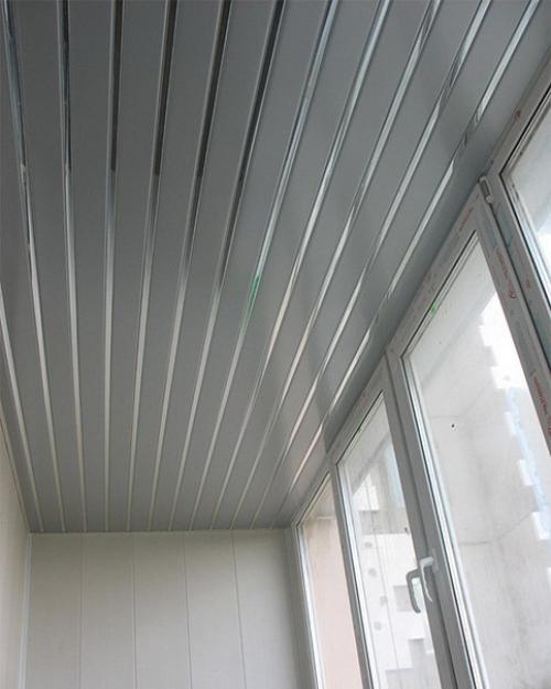 Отделка потолка на балконе - гидроизоляция, утепление и облицовка. 08