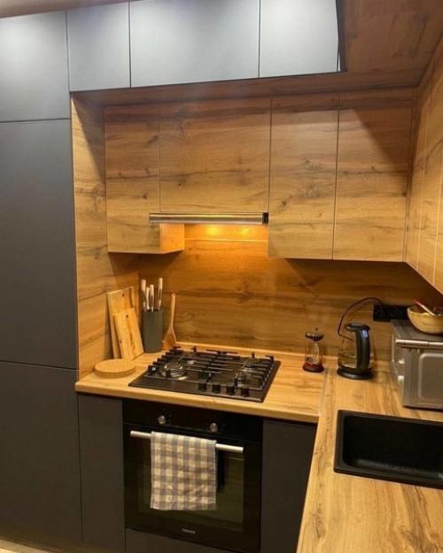 Дo/пocле. Кухня хоть и маленькая и тесноватая, но сделана довольно эргономично! 03