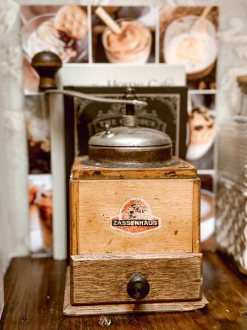 Кофейный уголок в стиле фармхаус - это отличное дополнение к любому дому, которое придает уют и тепло. 02