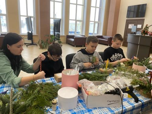 19 января в торбеевском районном доме культуры прошел мастер - класс по изготовлению рождественского украшения. 04