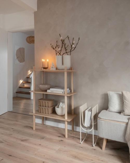 Теплый скандинавский дом в бежевых оттенках с деревянной мебелью. 02