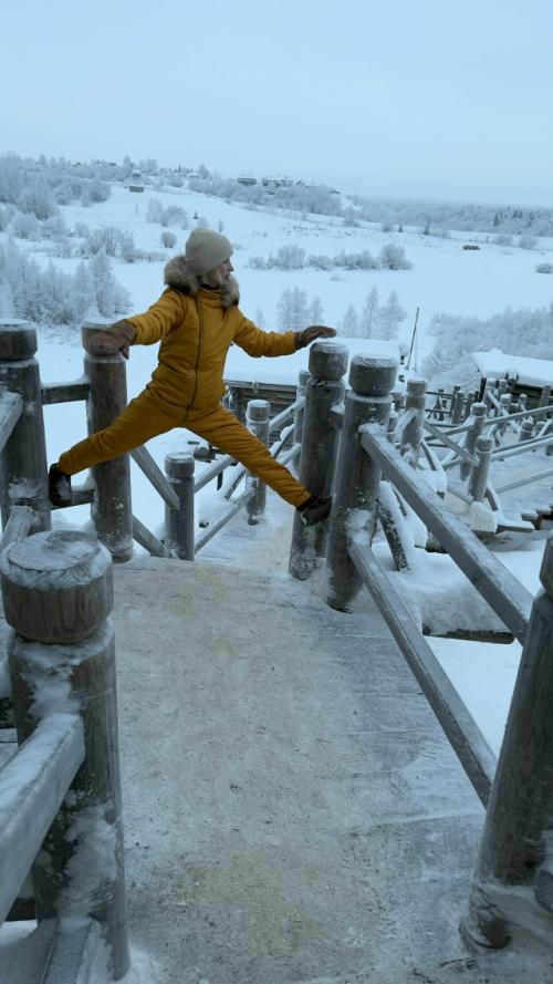 В малых корелах с большой компанией. 09