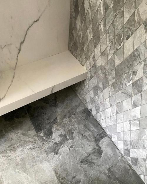 Совмещенный санузел в светлой цветовой гамме. 02