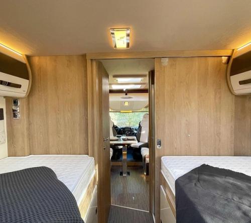 Итальянская фирма Mobilvetta начала свою работу в 1961 году как производитель мебели. 06