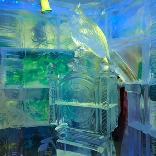 Моя экскурсия у снегурочки продолжилась - ледяной комнатой ( Морозная Экскурсия), принимающая гостей круглый год. 08