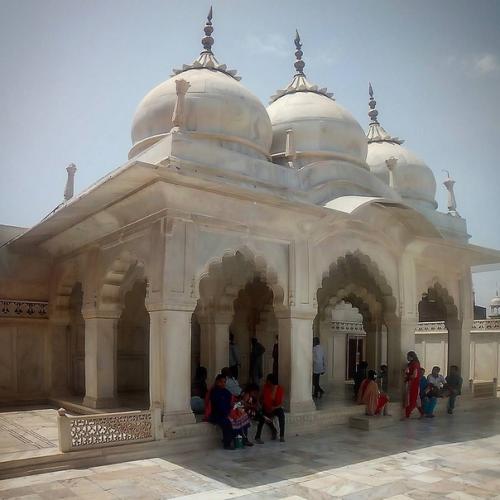 Тадж - махал без сомнения является самым известным и, возможно, самым красивым зданием в Индии. 04