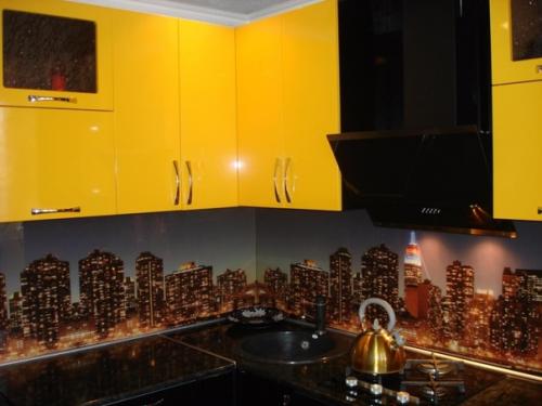 Кухня - именно то место в доме, где совмещаются самые разные виды деятельности. 05